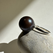 Ring with natural pearls